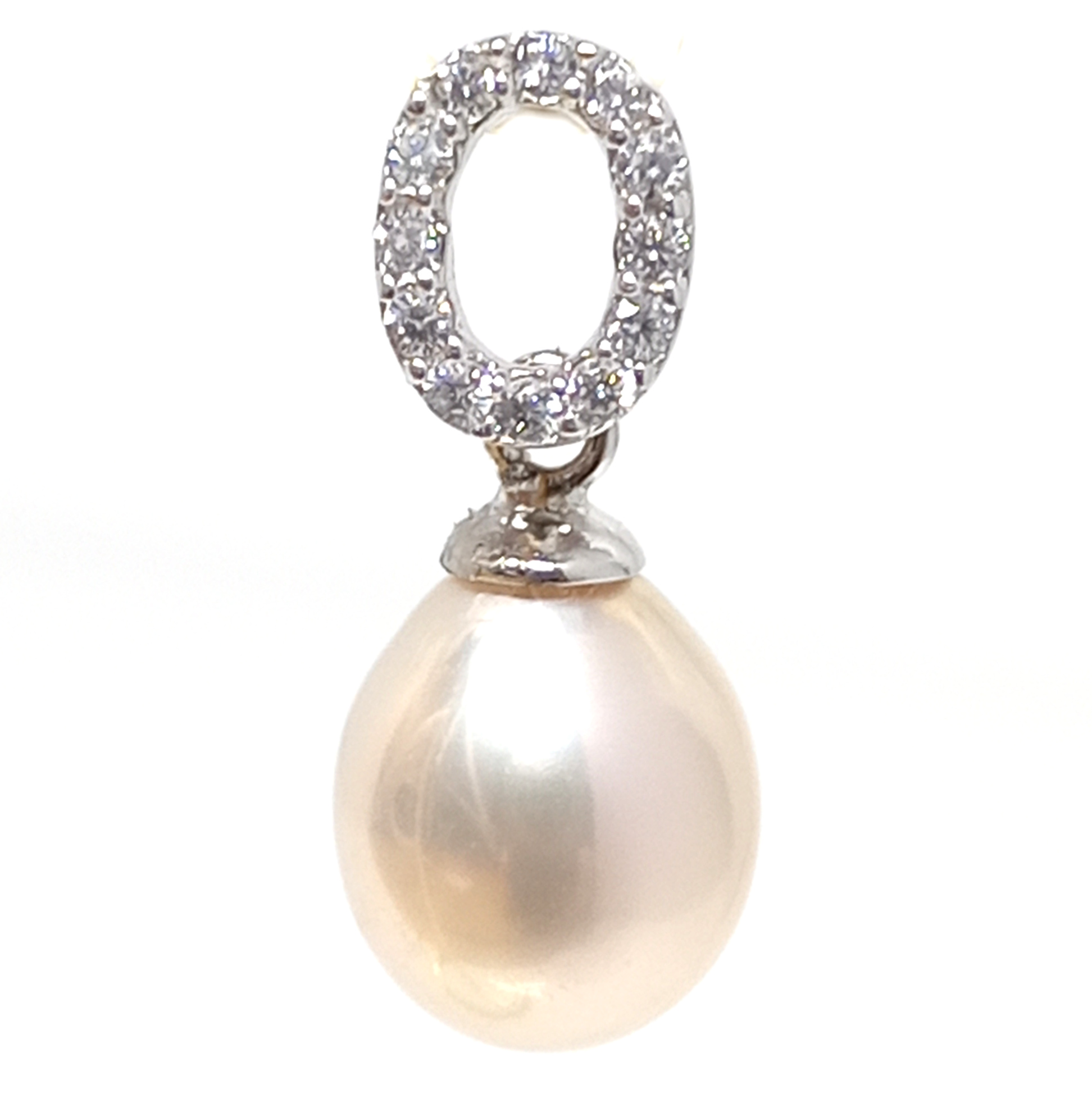 White Drop Pearl Pendant with an Oval Fitting